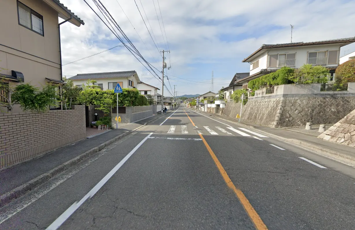 閑静な住宅街の道路